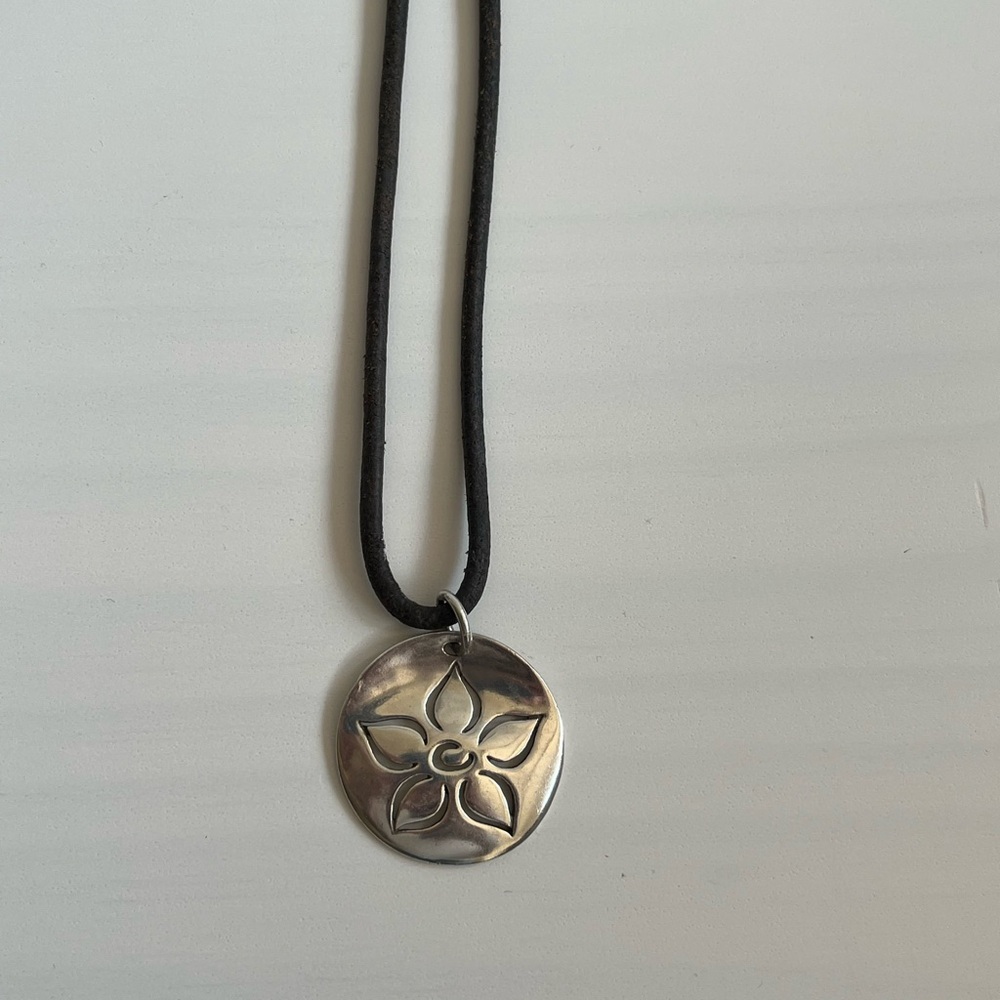 Wow!!! Awesome retired james avery openwork flower medallion on leather thong